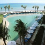 7 Hotel dengan View Langsung Menghadap Pantai. Simak Ulasannya!